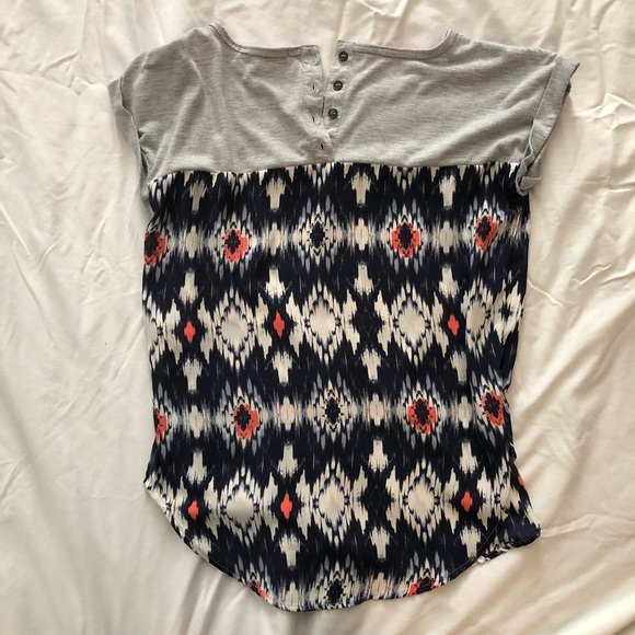 Button-Back Top - Picture 3 of 6